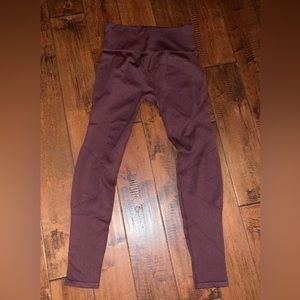 Nike leggings no seam up the middle like new